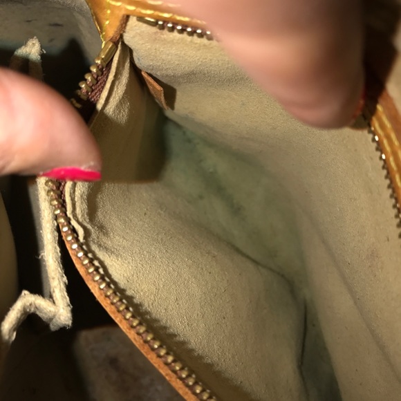 Louis Vuitton Monogram Canvas Looping MM - Picture 6 of 8